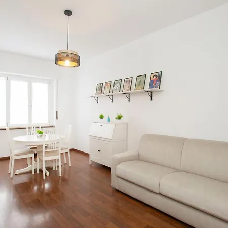 Corvetto Modern - Steps From M3 Corvetto Apartment Milan