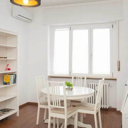 Apartment Corvetto Modern - Steps From M3 Corvetto *