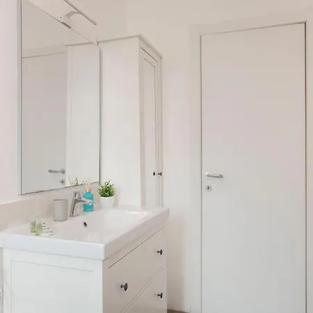 Corvetto Modern - Steps From M3 Corvetto Apartment Milan