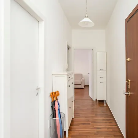 Corvetto Modern - Steps From M3 Corvetto Apartment Milan