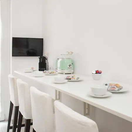 Apartment Corvetto Modern - Steps From M3 Corvetto Milan