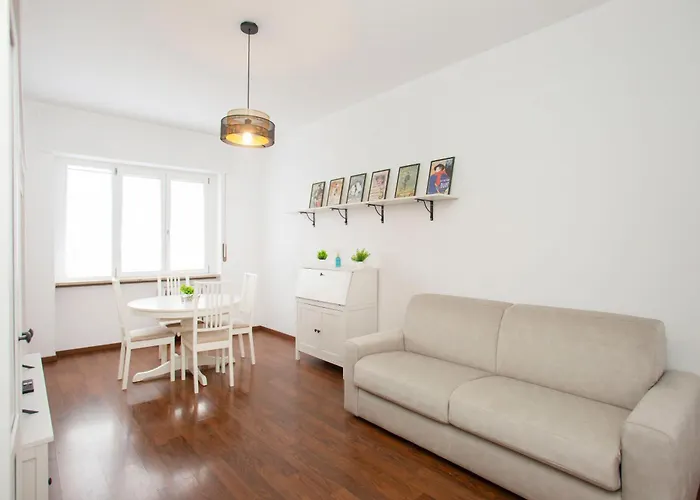 Corvetto Modern - Steps From M3 Corvetto Apartment Milan