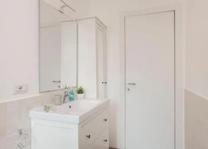 Corvetto Modern - Steps From M3 Corvetto Apartment Milan