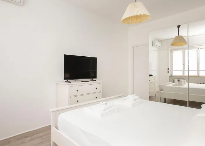 Apartment Corvetto Modern - Steps From M3 Corvetto Milan