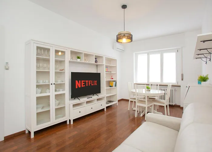 Corvetto Modern - Steps From M3 Corvetto Apartment